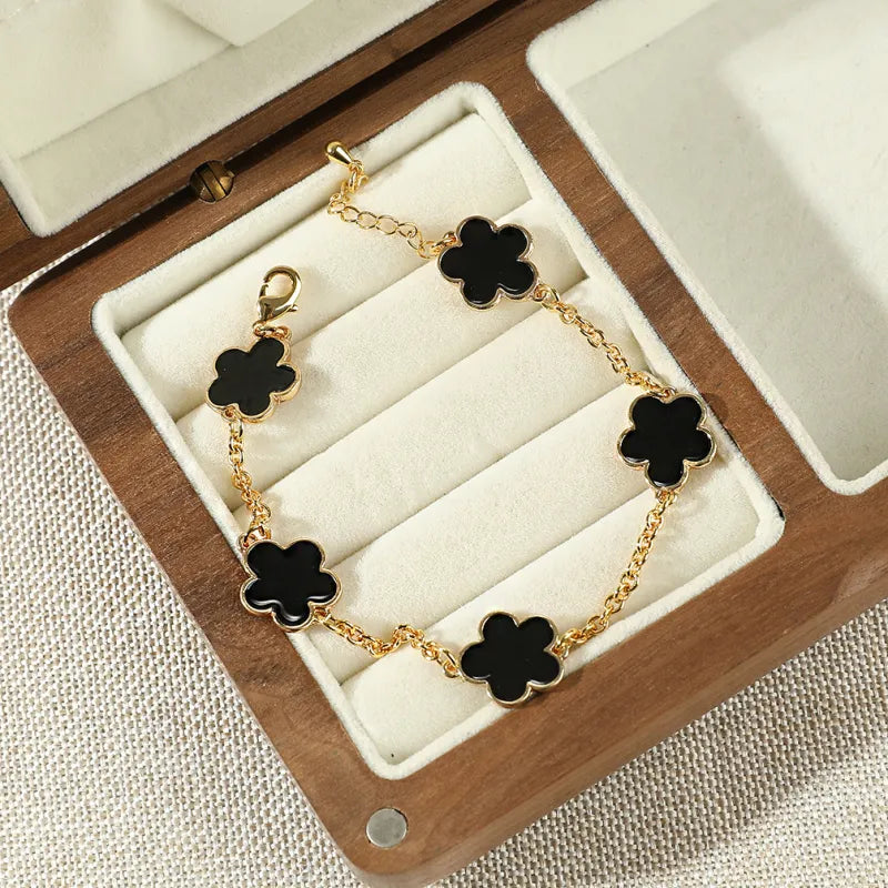 Solenne – Black Clover Bracelet