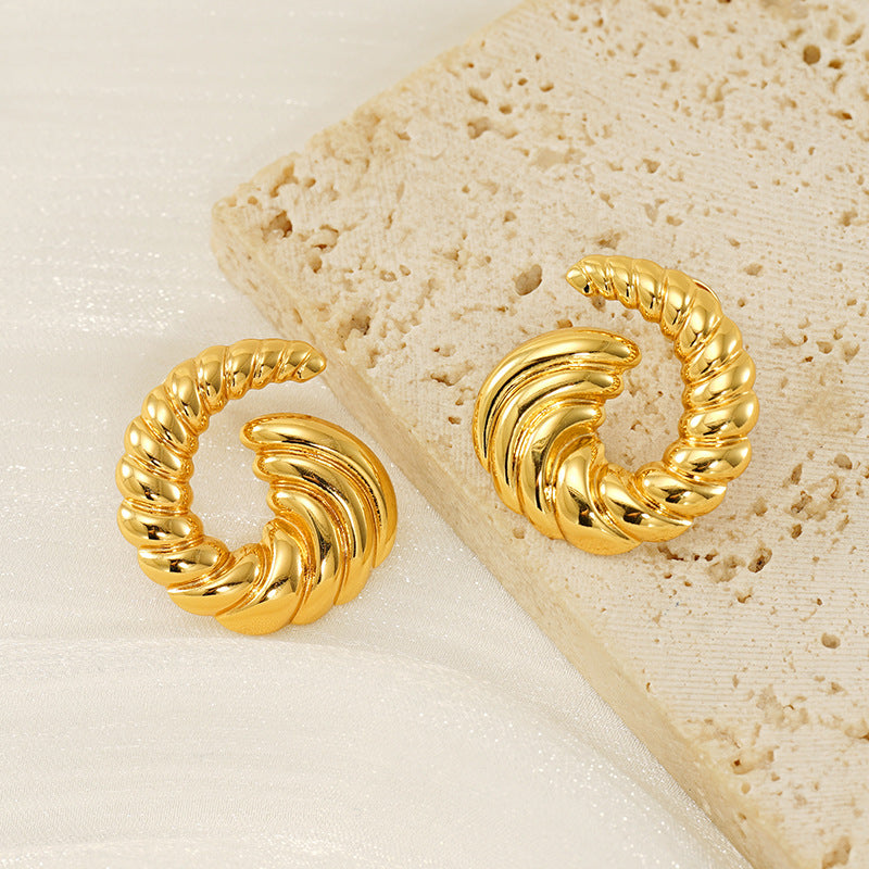 Avera – Stud Earrings