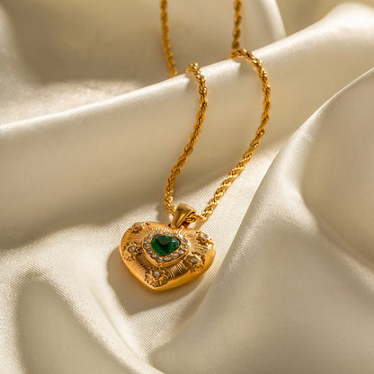 Solvina – Gold Heart Necklace