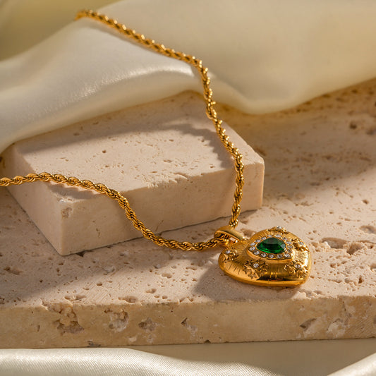 Solvina – Gold Heart Necklace