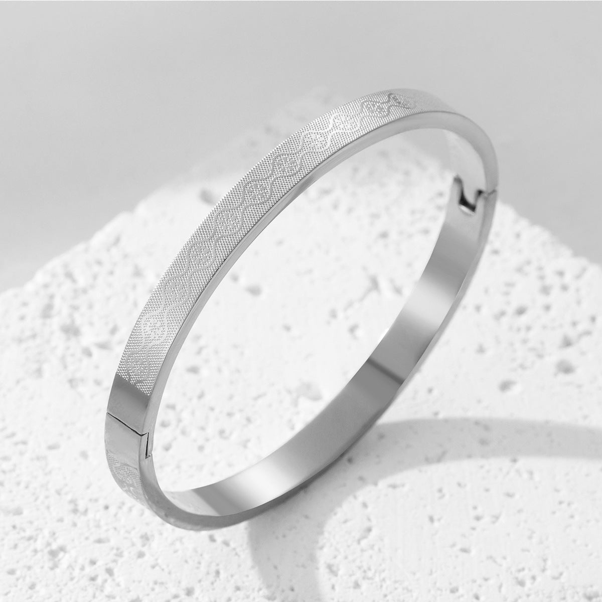 Korvia – Buckle Bracelet