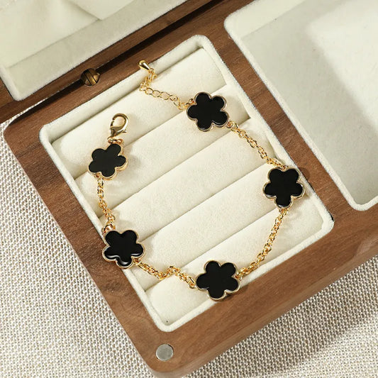 Solenne – Black Clover Bracelet
