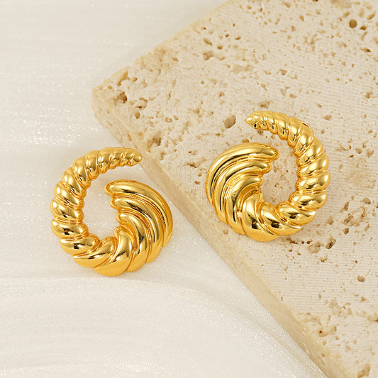 Avera – Stud Earrings