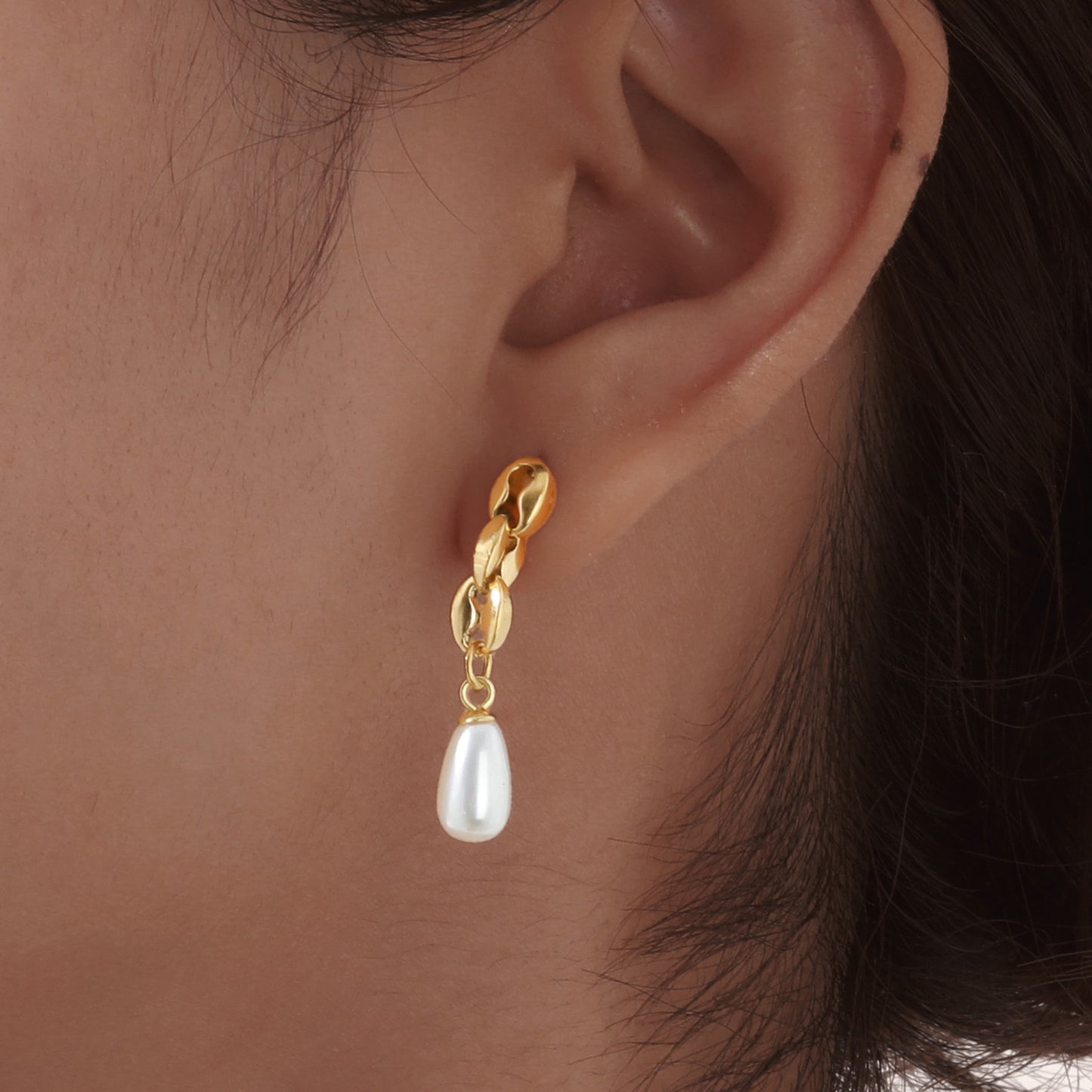 Azria – Edgy  Chain Earrings
