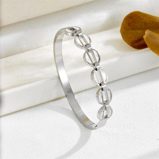Lunera – Minimalist Semicircle Bracelet
