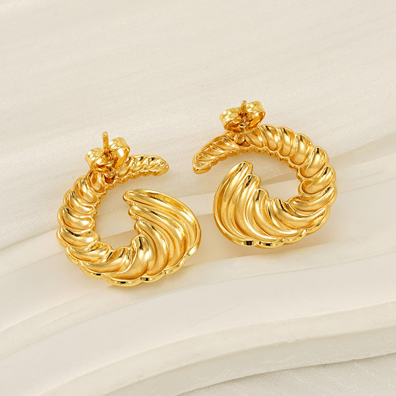 Avera – Stud Earrings