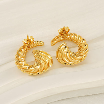 Avera – Stud Earrings