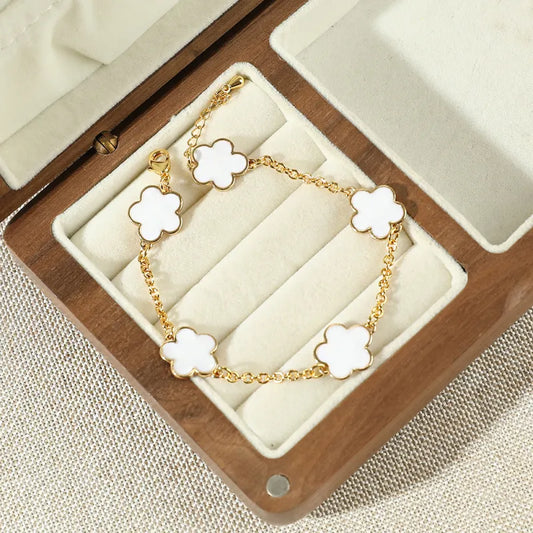 Solenne – White Clover Bracelet